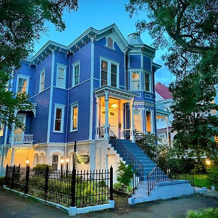 Amethyst Garden Bed & Breakfast Savannah Exterior photo