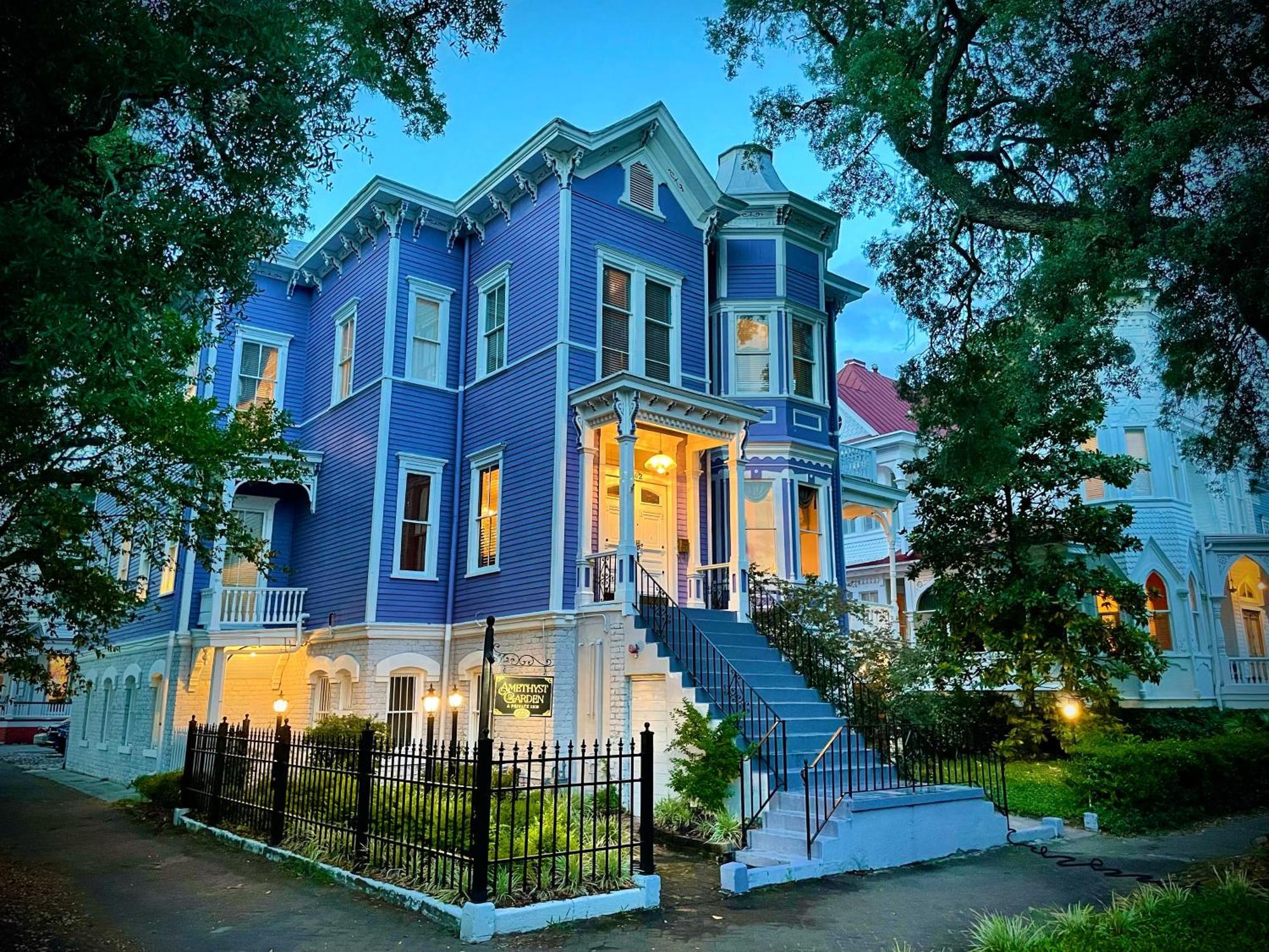 Amethyst Garden Bed & Breakfast Savannah Exterior photo