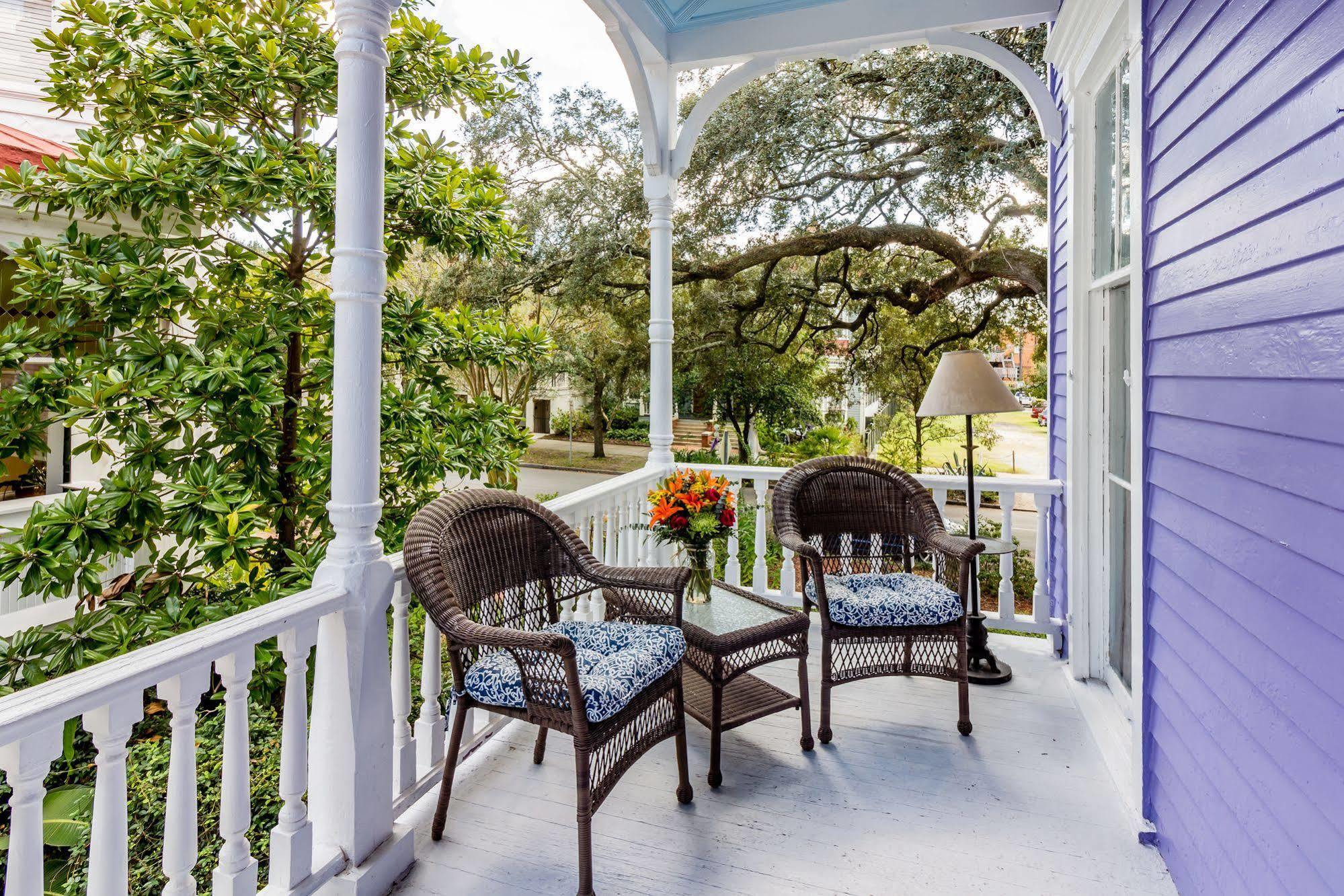 Amethyst Garden Bed & Breakfast Savannah Exterior photo